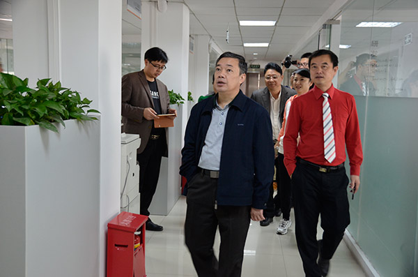 廣西省賀州市陳翼明副市長帶領(lǐng)市政府考察團(tuán)蒞臨牛商網(wǎng)參觀指導(dǎo)